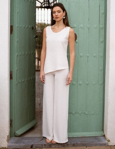 Ecru pants with back closure