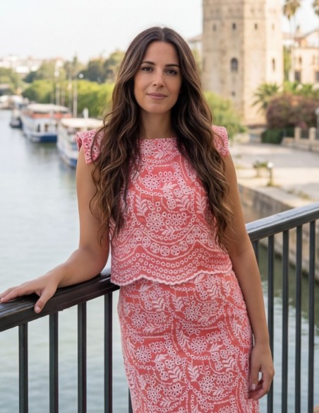 Structured two-piece set in coral with white embroidery