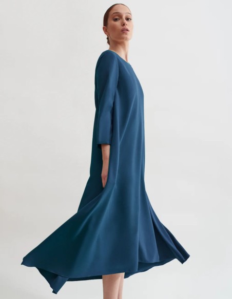 Robe midi en crêpe bleu marine avec dos en V