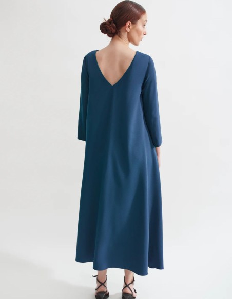 Robe midi en crêpe bleu marine avec dos en V