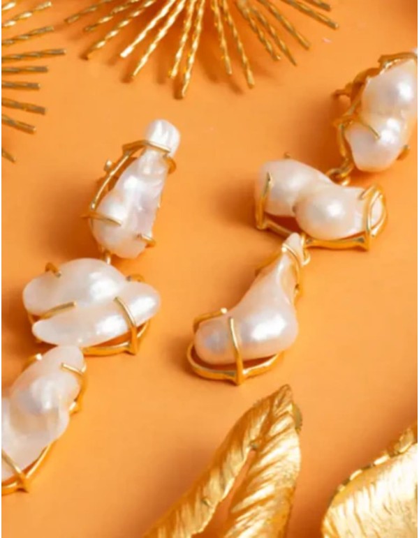 Irregular pearl earrings with gold plated structure 2