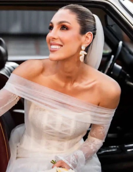 Irregular pearl earrings with gold plated structure