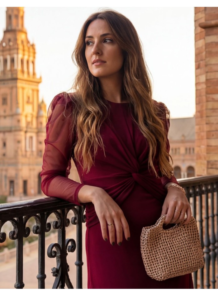 Vestido midi para invitada en color burdeos