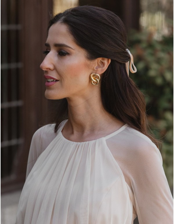 Pendientes dorados entrelazados - Invitada Perfecta