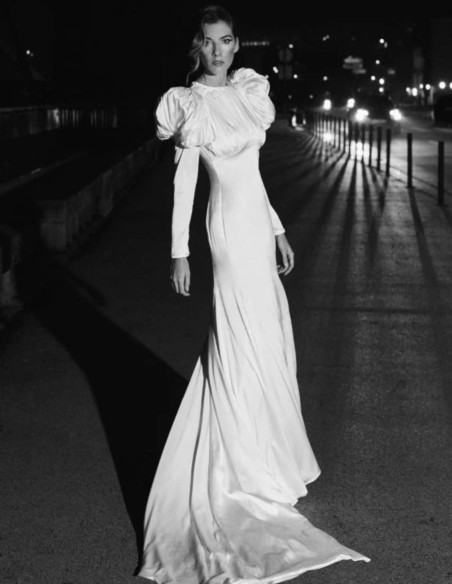 Wedding dress with puffed sleeves and draping at the neckline