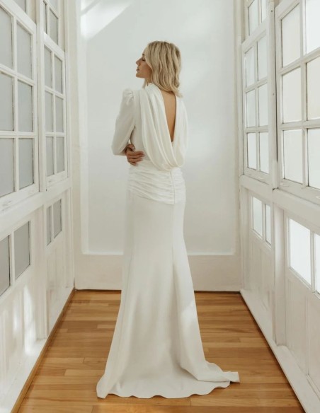 Vestido de novia con escote en la espalda