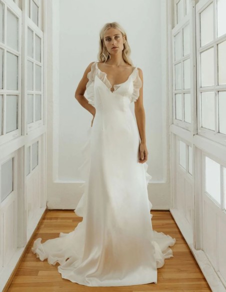 Robe de mariée en satin et organza avec volumes et transparences