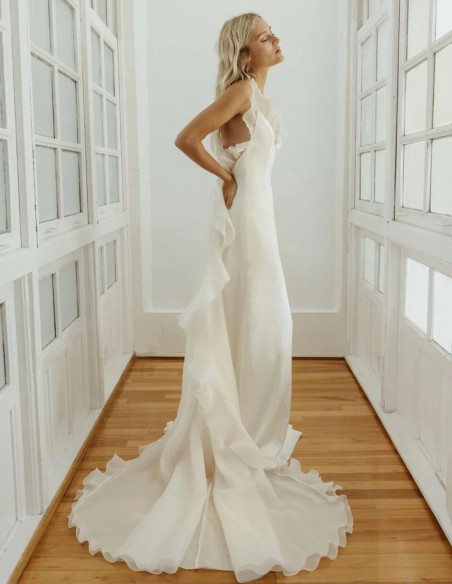 Robe de mariée en satin et organza avec volumes et transparences