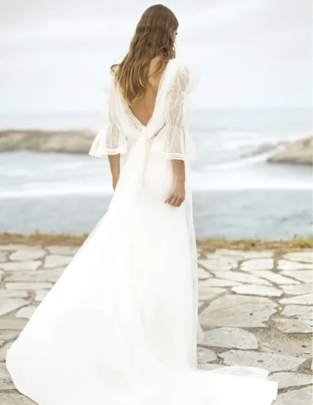 Robe de mariée lingerie avec surplis en plumeti et manches bouffantes