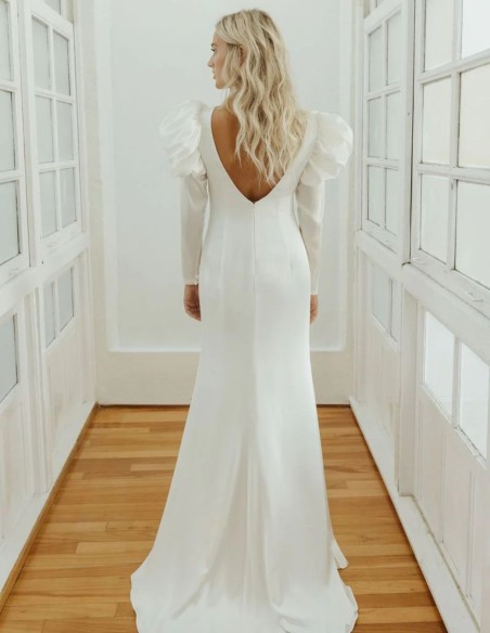 30's style wedding dress with back neckline and voluminous sleeves