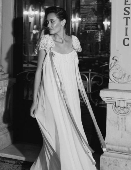 Robe de mariée en voile de soie avec nœuds en satin et dentelle de Chantilly