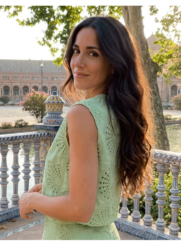 Conjunto Verde Pastel Invitada con Falda Midi Elegante