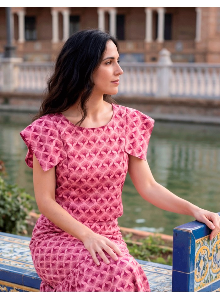 Cette tenue d'invité est un choix parfait pour un style sophistiqué et intemporel avec de la personnalité.