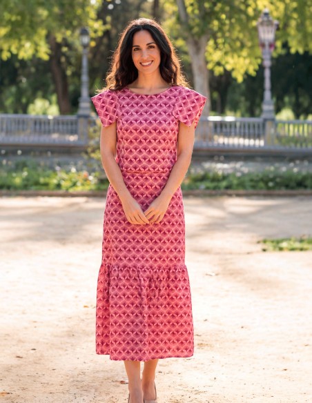 Printed set with midi skirt and top with structured sleeves. An elegant, sophisticated and very flattering design.