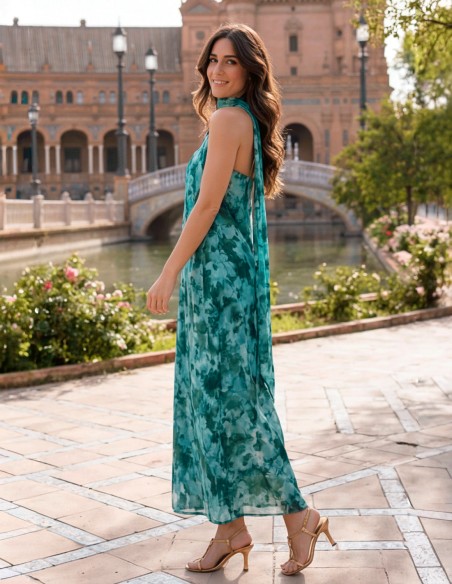 Robe midi sans bretelles en vert imprimé avec foulard assorti. Légère, élégante et très flatteuse.