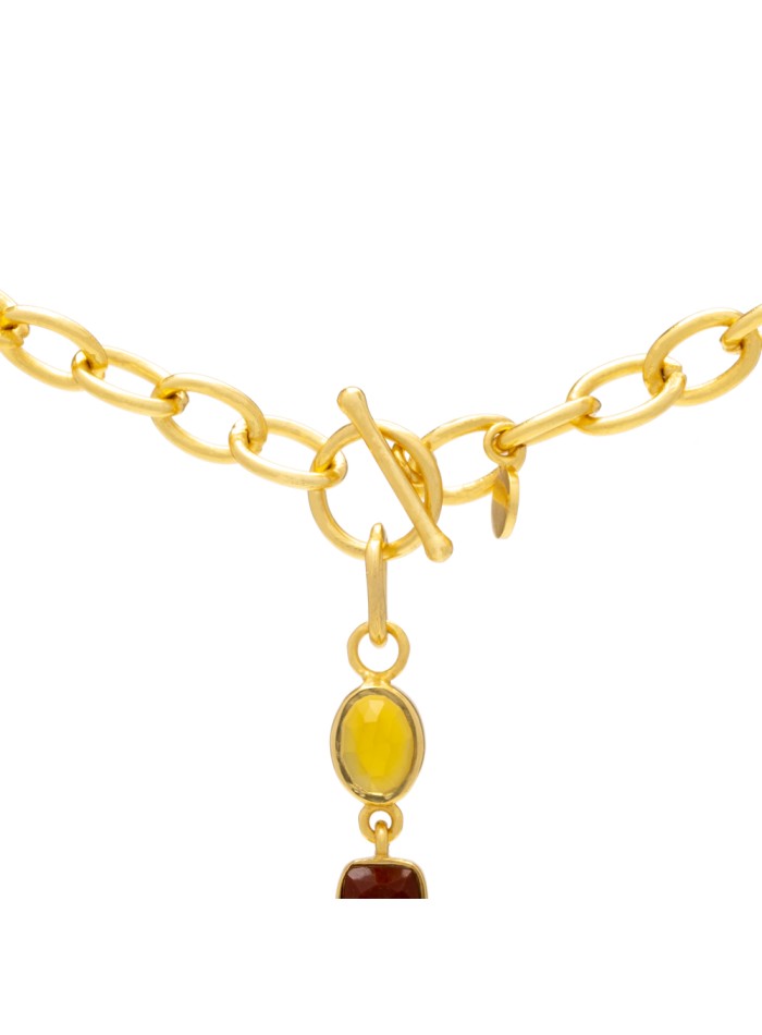 Collar de cadena dorada y piedras de color