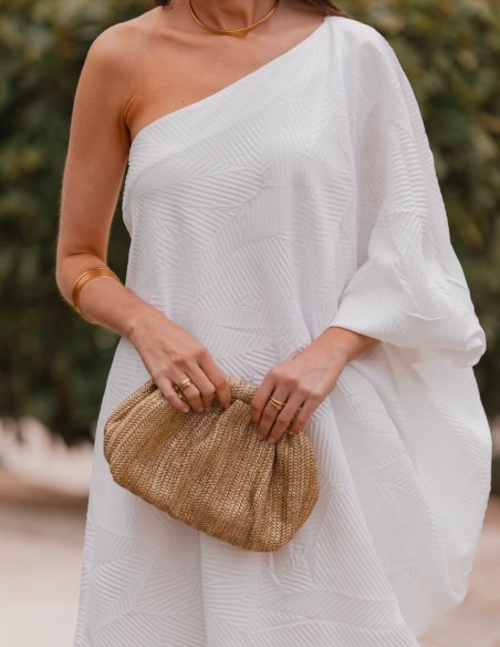 Bolso de rafia dorado con cadena larga