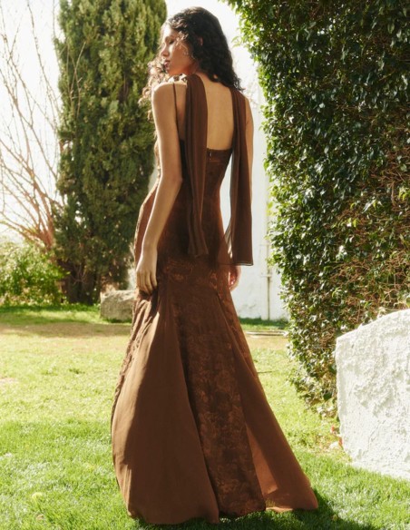 Brown long guest dress in chiffon with embossed nessesgae