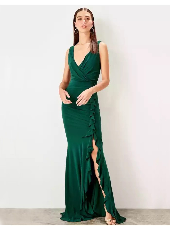 a maxi dress in green emerald for special events