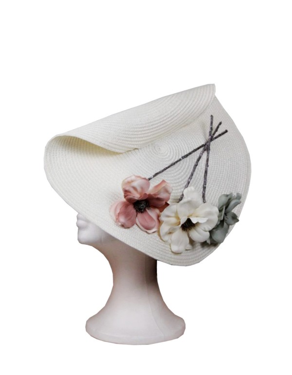 White headdress with anemones by Luisa Monzón