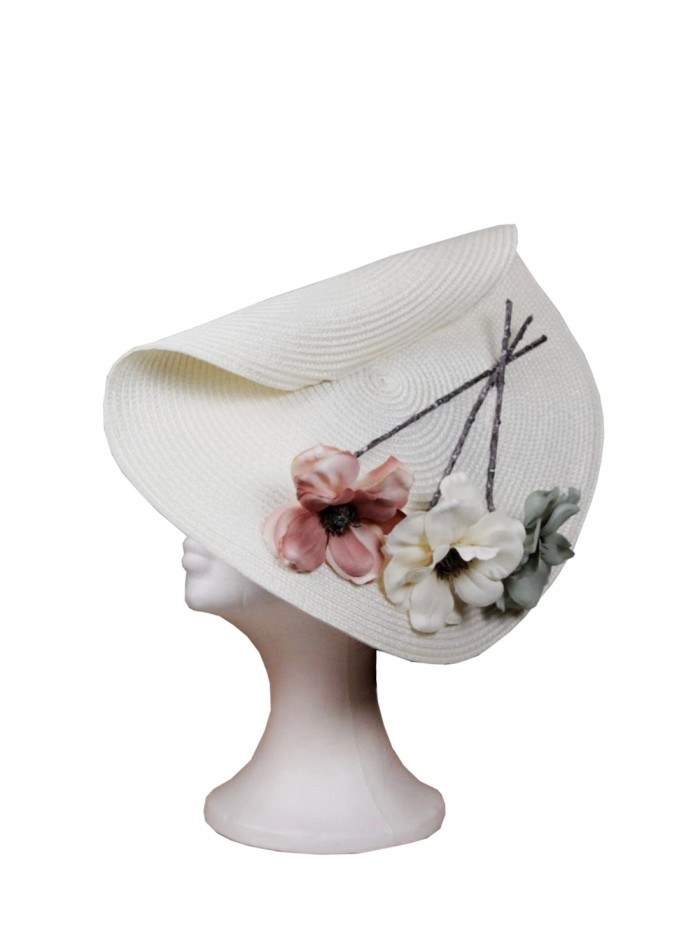 White headdress with anemones by Luisa Monzón