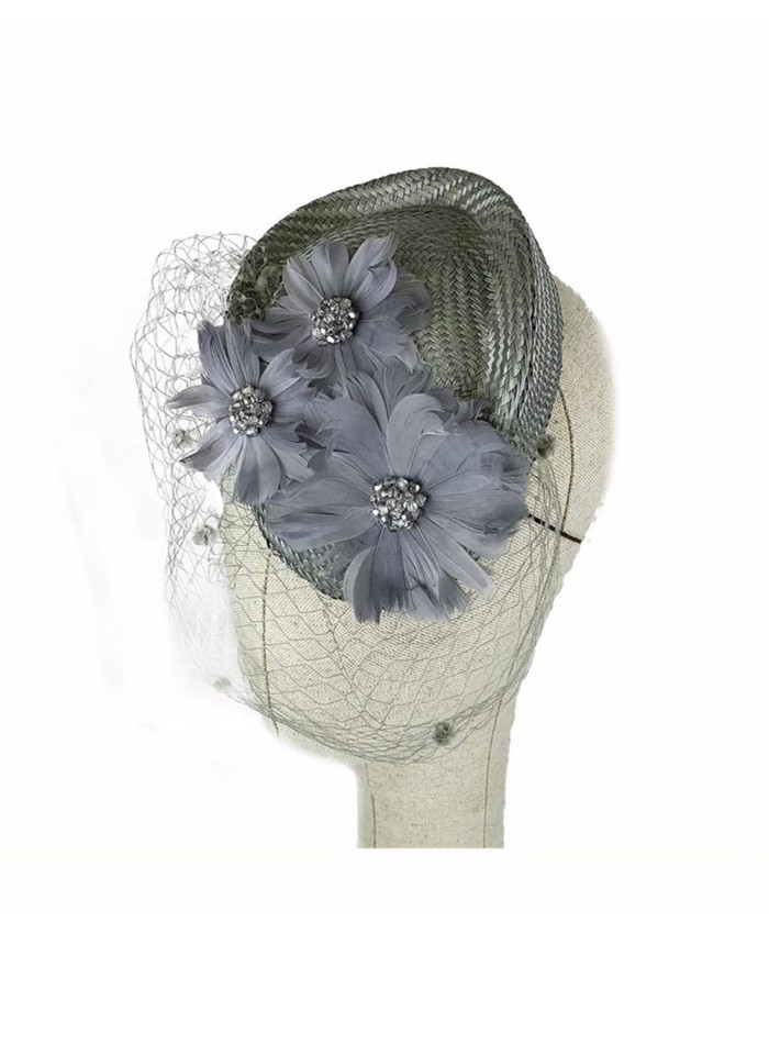 Silver guest headdress with feathered flowers at INVITADISIMA