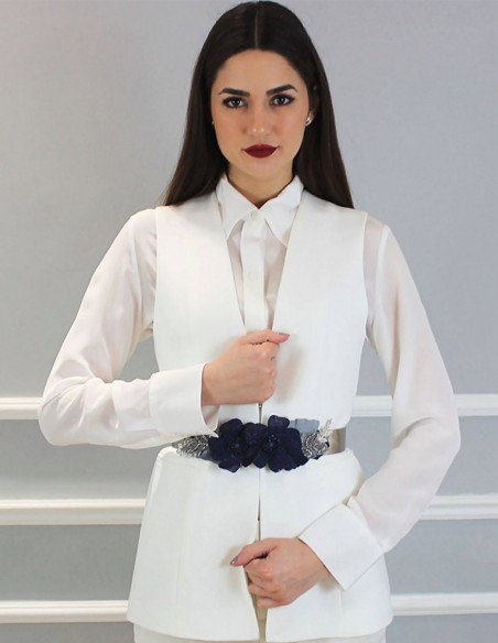 Navy blue belt with floral details and rhinestones by Airun Tocados