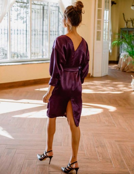 Purple cocktail dress made of satin with maxi V-neckline