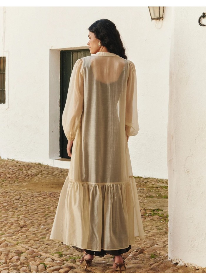 Chaqueta de organza en tono crudo con corte midi para invitada