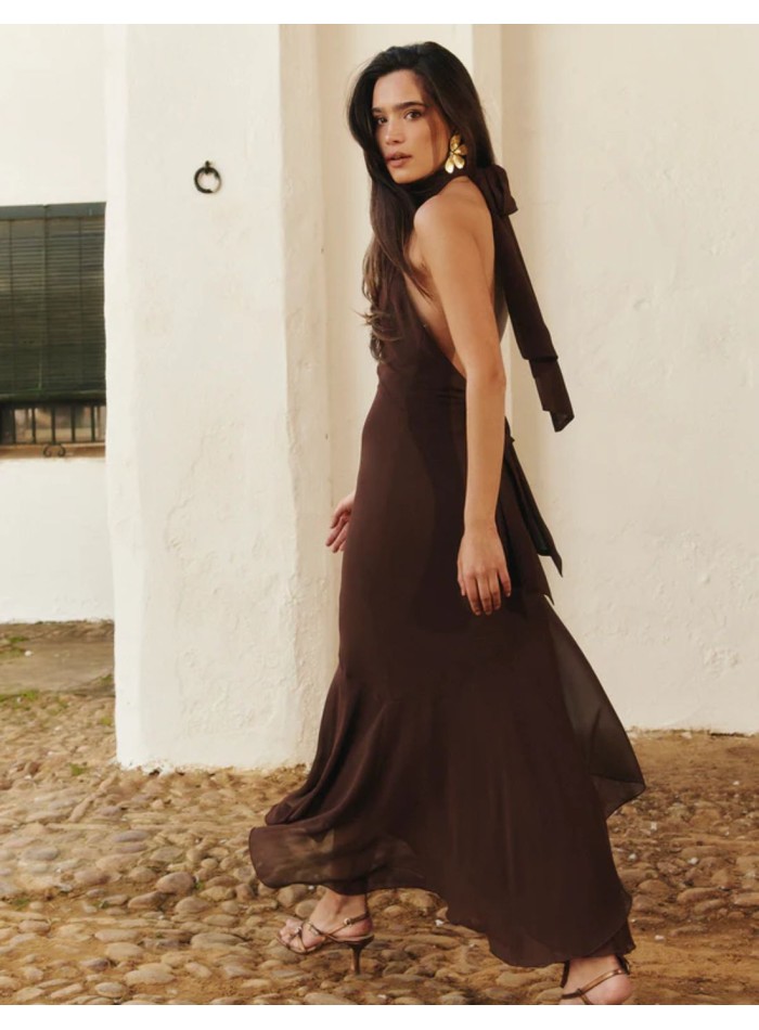 Robe midi marron avec encolure licou volantée...