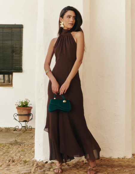Robe midi marron avec encolure licou volantée et dos ouvert