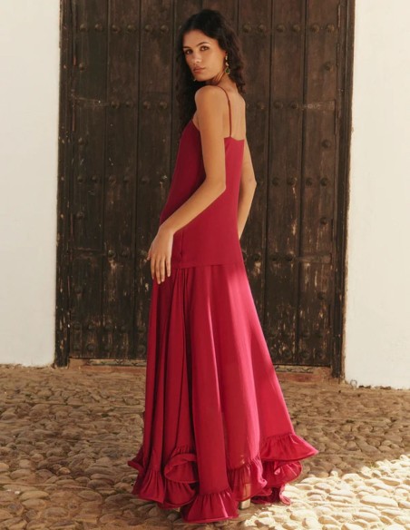 Vestido burdeos de tejido vaporoso