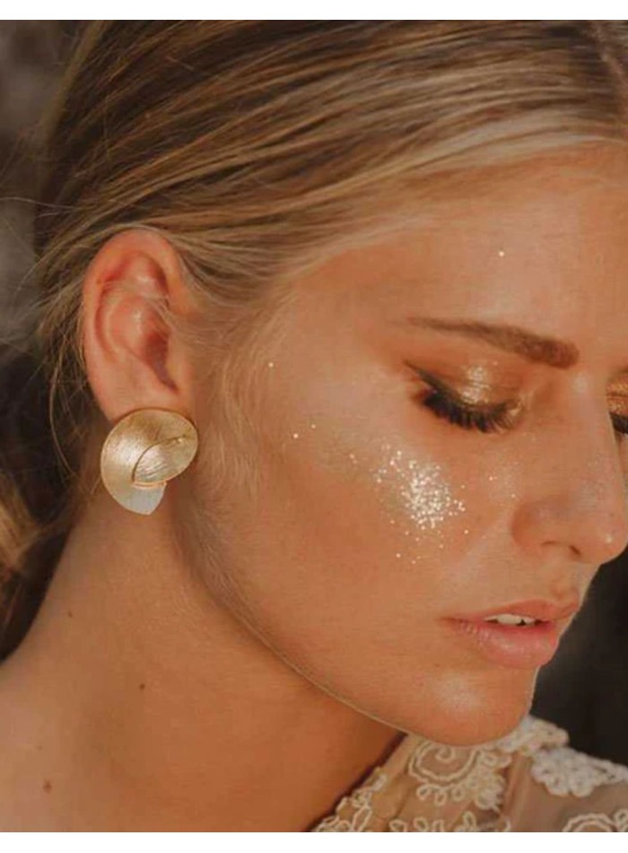 Golden earrings with double leaf design