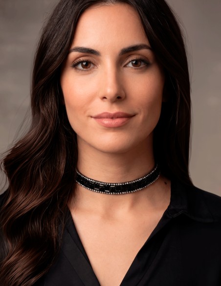 Black choker with crystals: the sophisticated choker for elegant evening looks