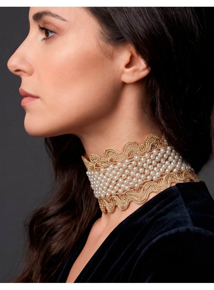 Gold choker with pearls for elegant women