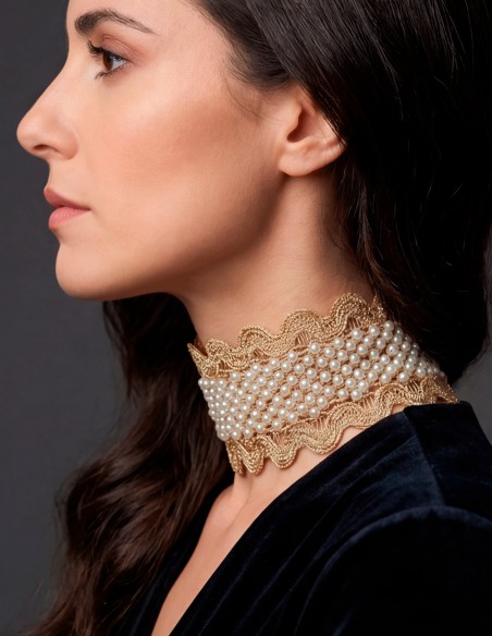 Gold choker with pearls for elegant women