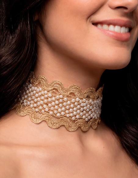 Choker dorado con perlitas para invitada elegante
