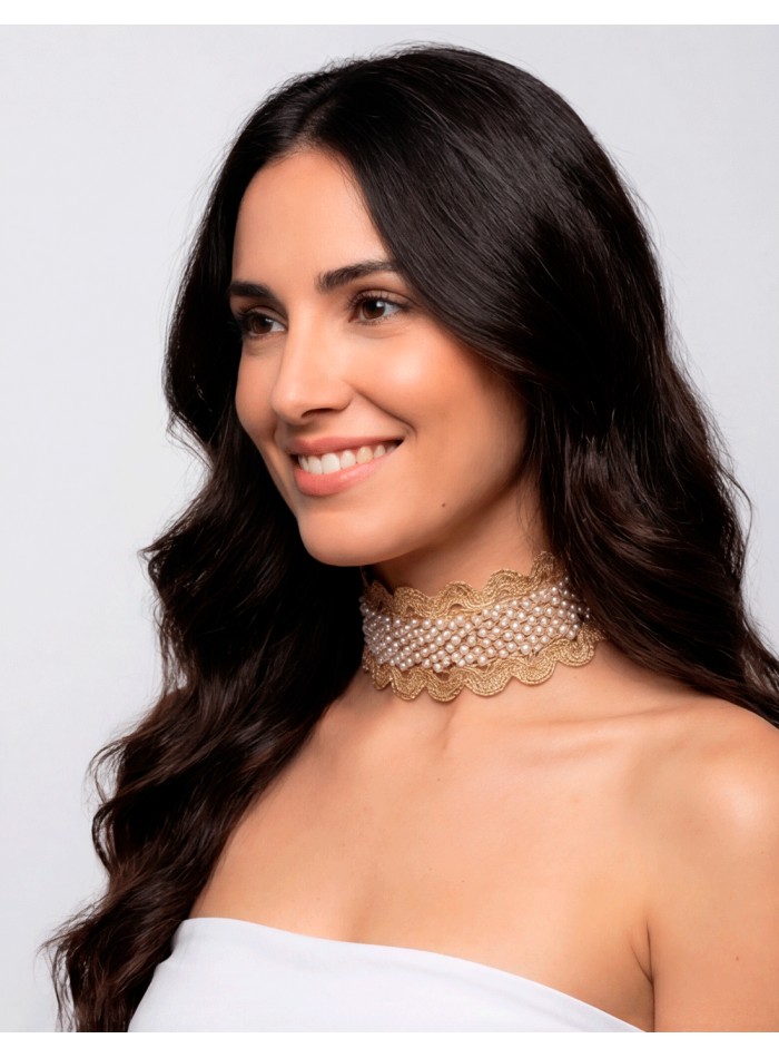 This spectacular golden choker with pearls is a true statement piece designed to transform any look into something special.