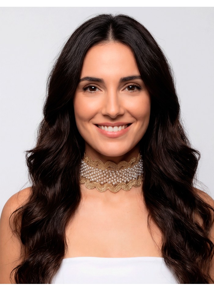 Choker dorado con perlitas, elegante y sofisticado. Un complemento ideal para elevar cualquier estilismo de invitada.