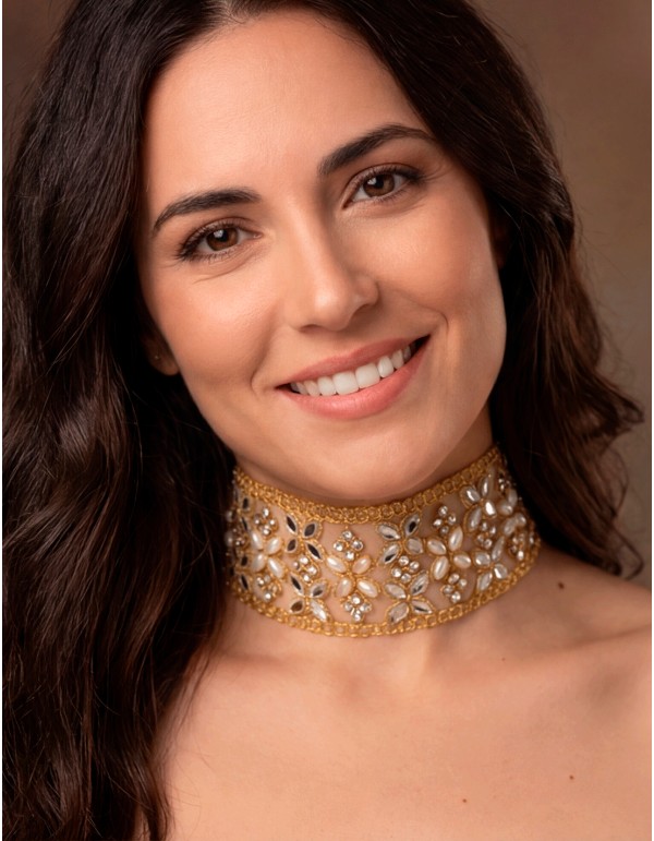 Tour de cou en or brodé de cristaux et de perles 2