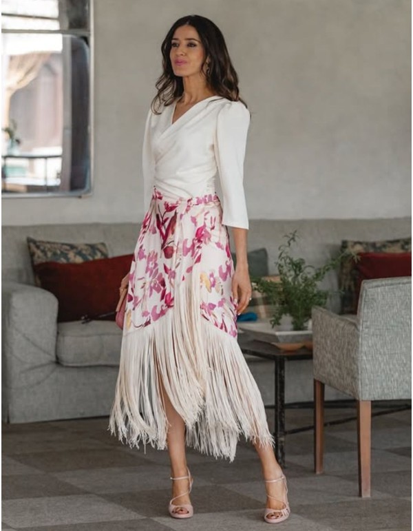 Ensemble blouse et jupe imprimées, drapées sur le devant...