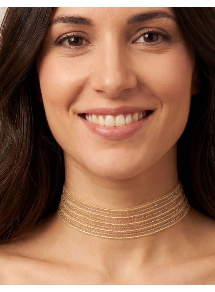 Gold choker with glitter thread detail for guests