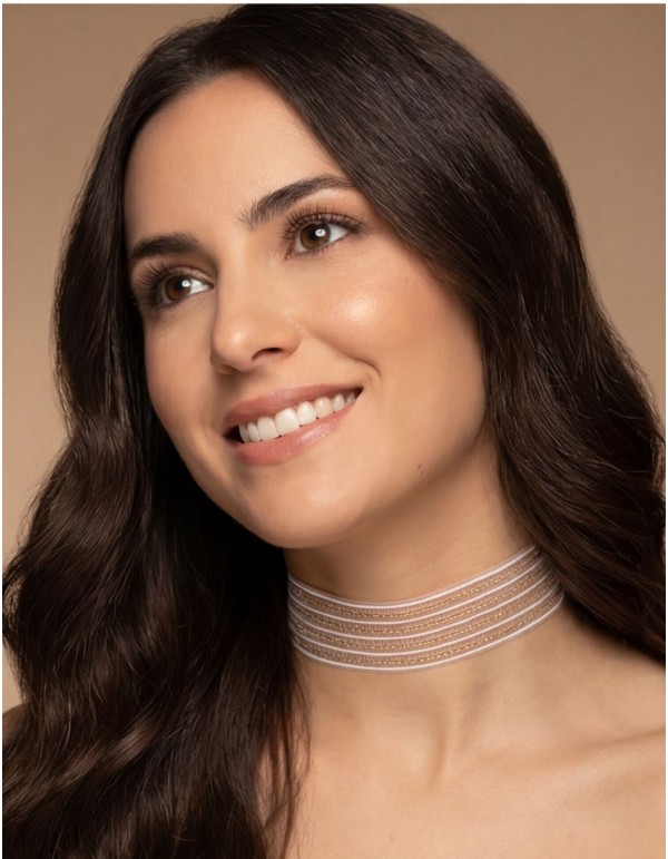 Choker de invitada blanco con hilo fino dorado 2