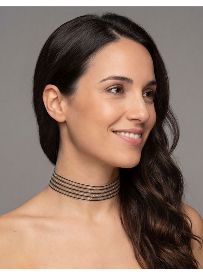 Choker for guest with details in black and gold