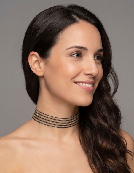 Choker for guest with details in black and gold