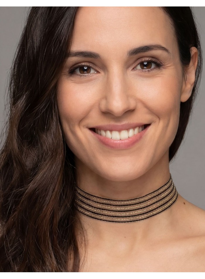 Choker for guest with details in black and gold
