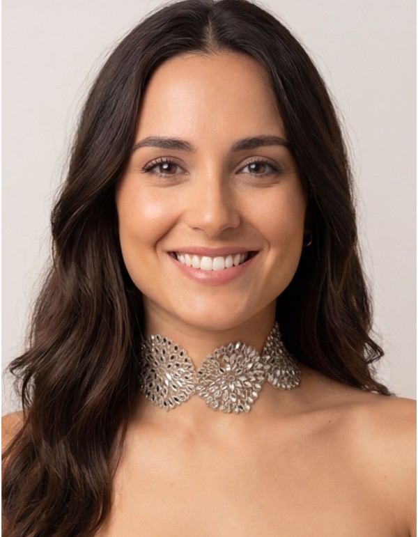 Choker of flowers in crystals and silver rhinestones