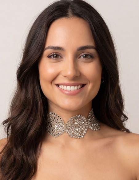 Choker of flowers in crystals and silver rhinestones