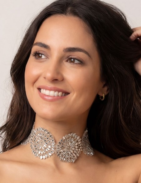 Choker of flowers in crystals and silver rhinestones