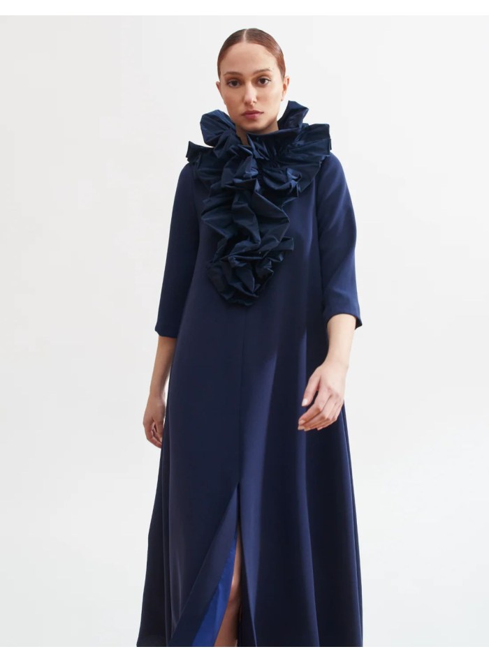 Vestido midi azul marino con estructura en el cuello